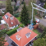 Gerenoveerd dak met nieuwe keramische pannen en zinken goten