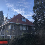 Abeco Daken vervangt dakpannen en schoorsteen bij woning in Hilversum