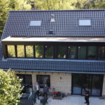 Dakrenovatie woning Bilthoven met matzwarte keramische pannen