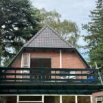 Dakrenovatie in Soest door Abeco Daken: nieuw keramisch pannendak, goten en schoorsteen